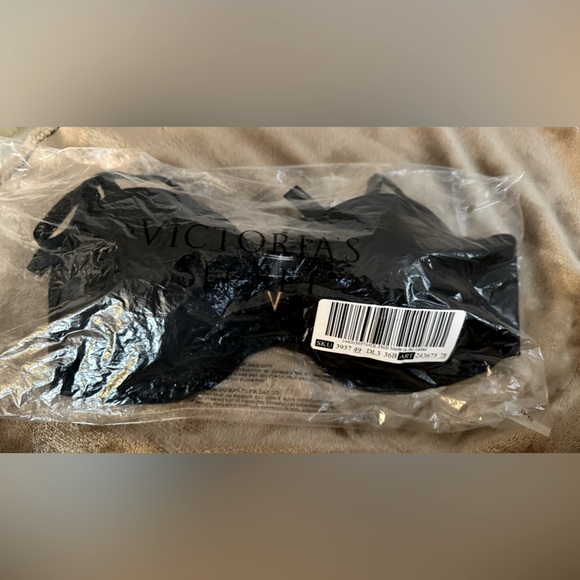 VICTORIA'S SECRET BRA - Picture 3 of 4